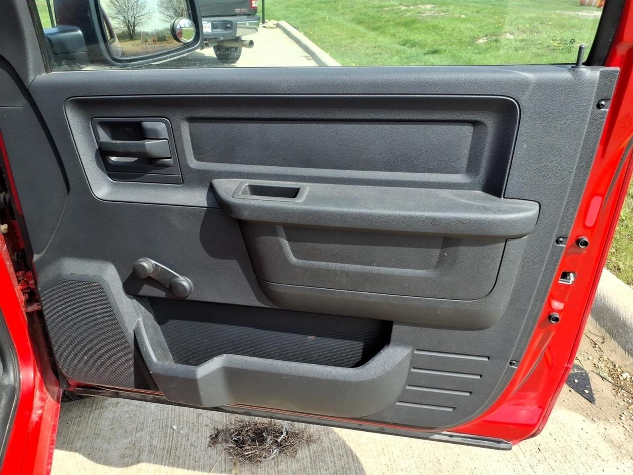 RAM 1500 ST SWB 4WD 2012