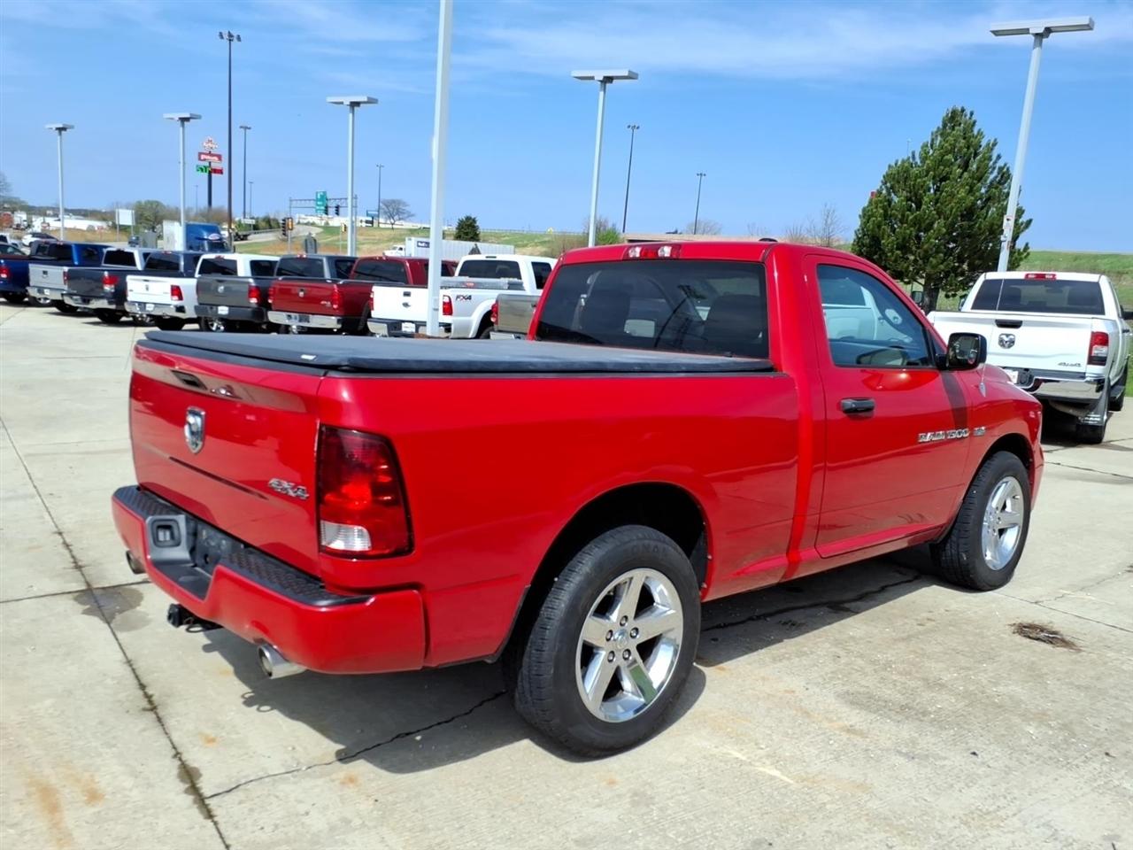 RAM 1500 ST SWB 4WD 2012