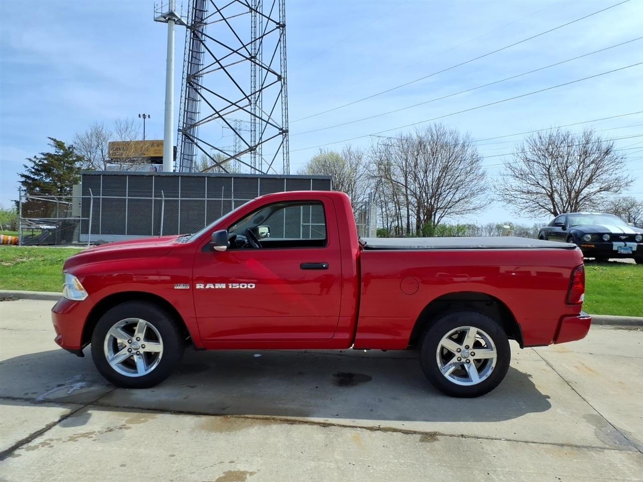 RAM 1500 ST SWB 4WD 2012