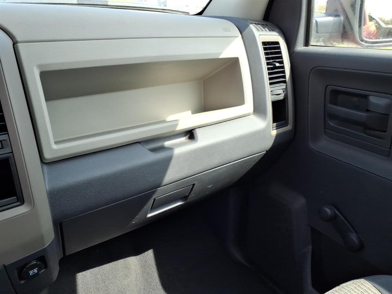 RAM 1500 ST SWB 4WD 2012