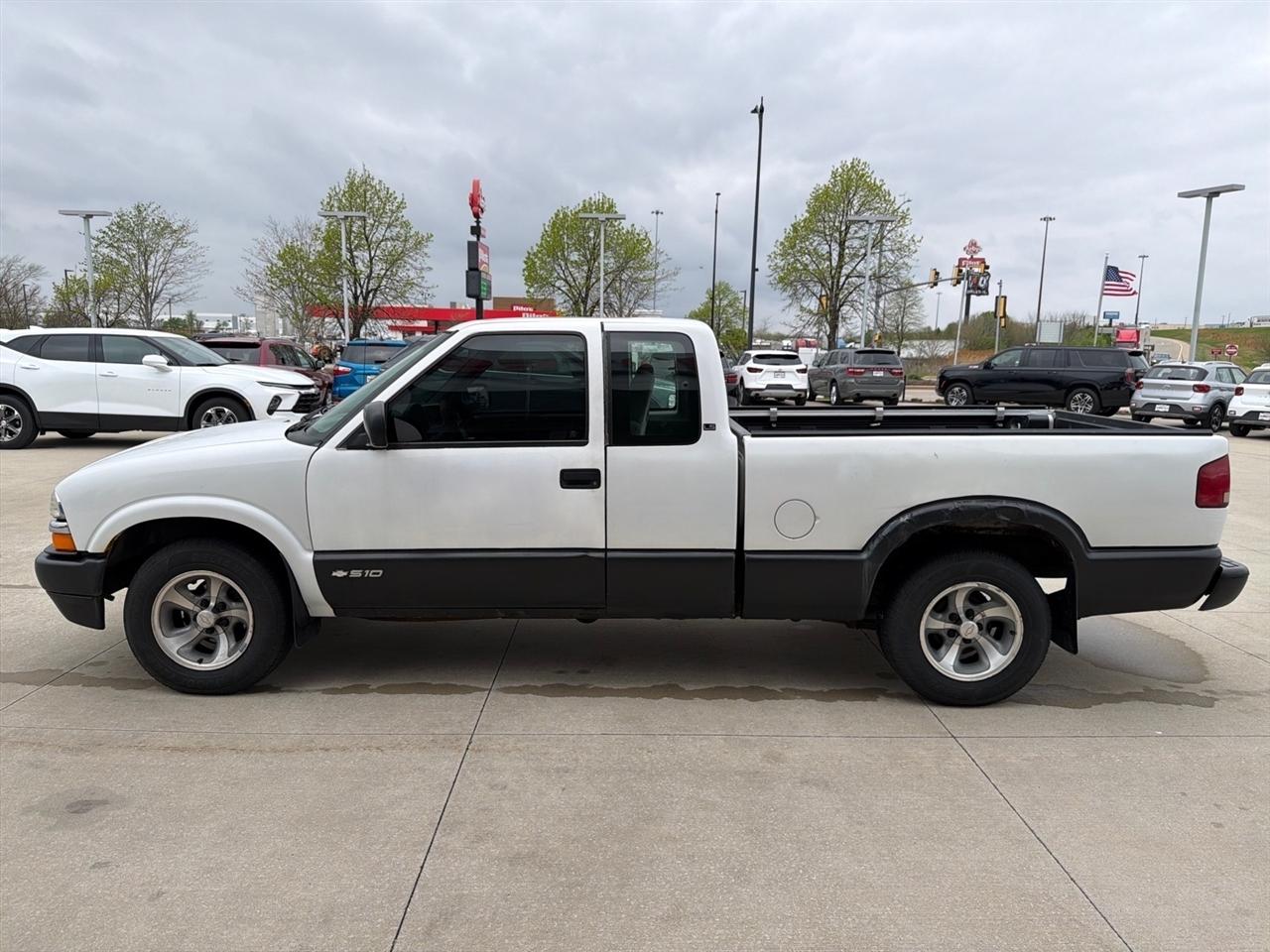 Chevrolet S10 Pickup LS Reg. Cab Long Bed 2WD 1997