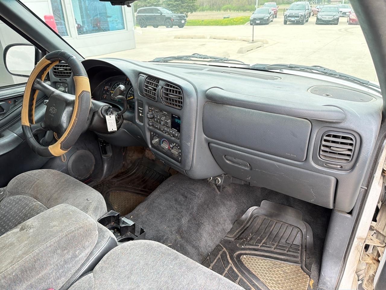 Chevrolet S10 Pickup LS Reg. Cab Long Bed 2WD 1997