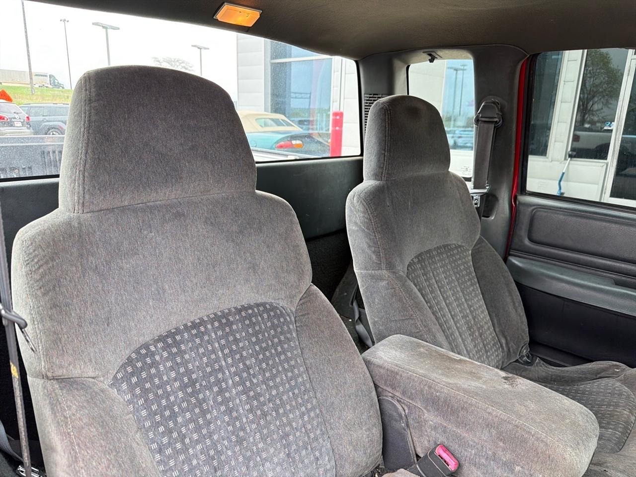 Chevrolet S10 Pickup LS Reg. Cab Long Bed 2WD 1997