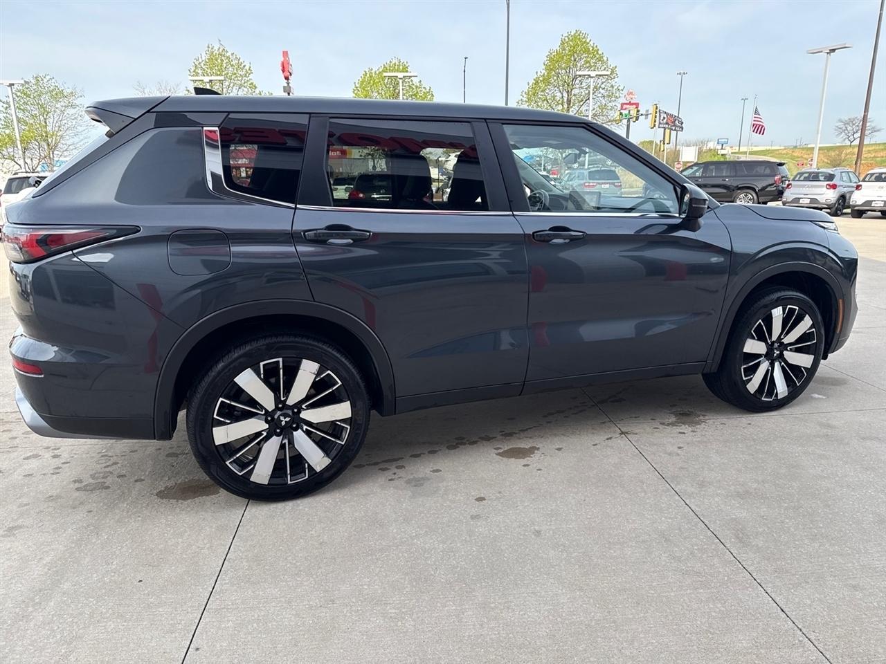 Mitsubishi Outlander SE 4WD 2025