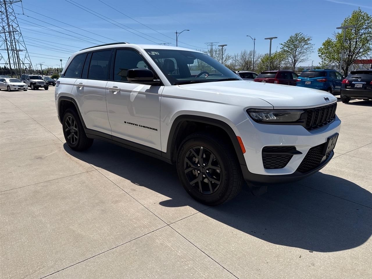 Jeep Grand Cherokee Laredo 4WD 2025