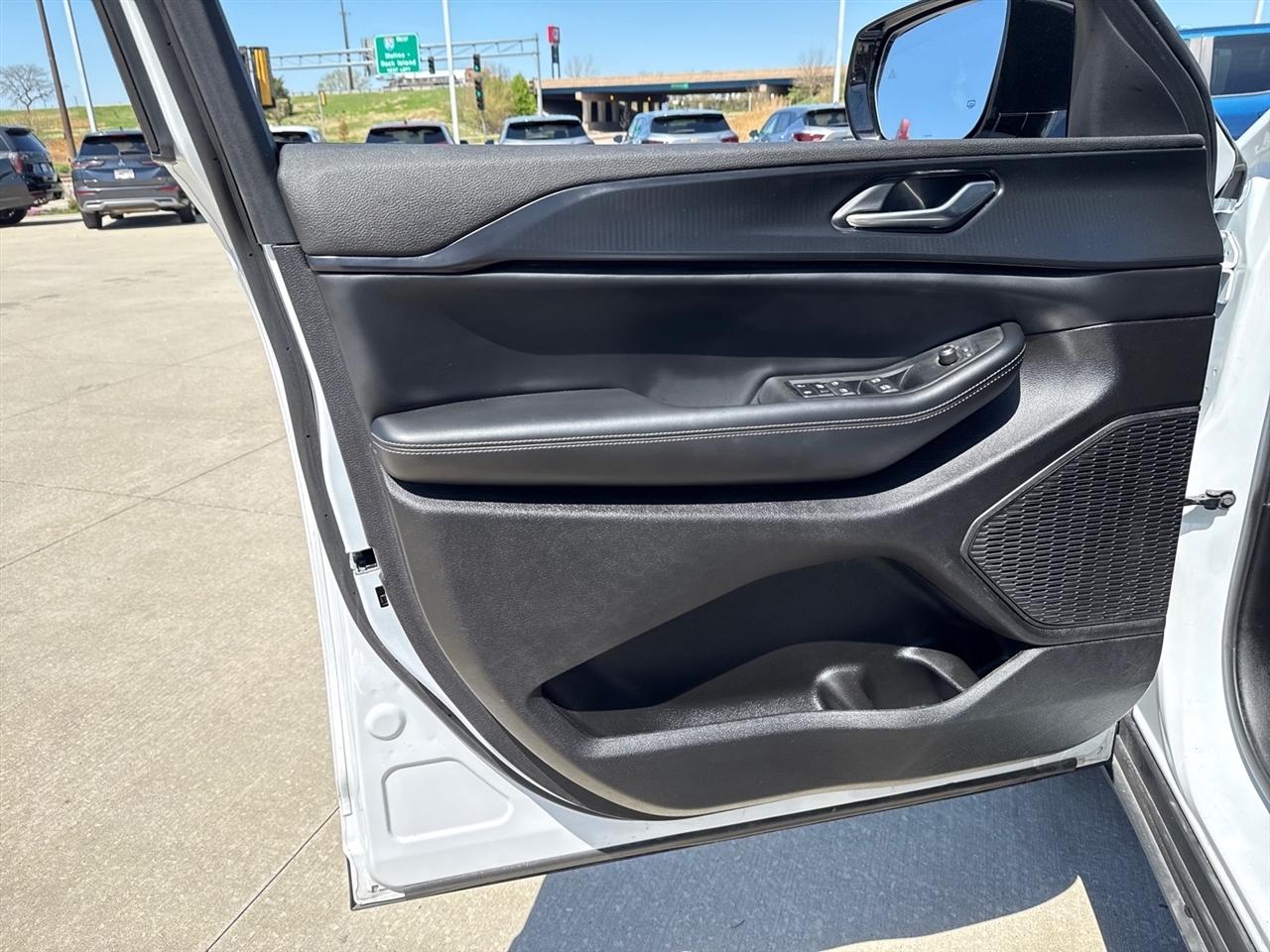 Jeep Grand Cherokee Laredo 4WD 2025