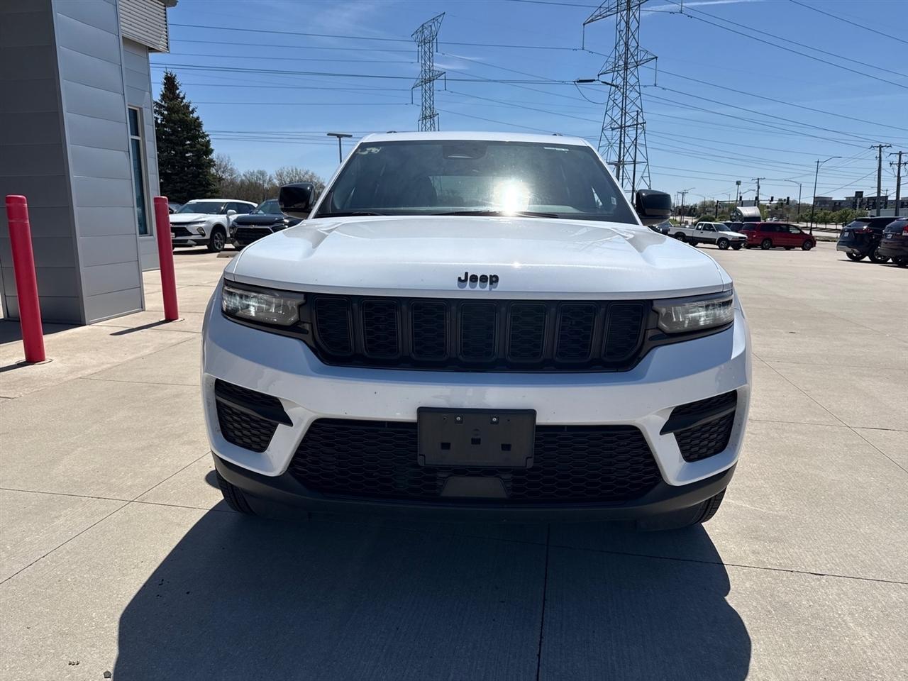 Jeep Grand Cherokee Laredo 4WD 2025