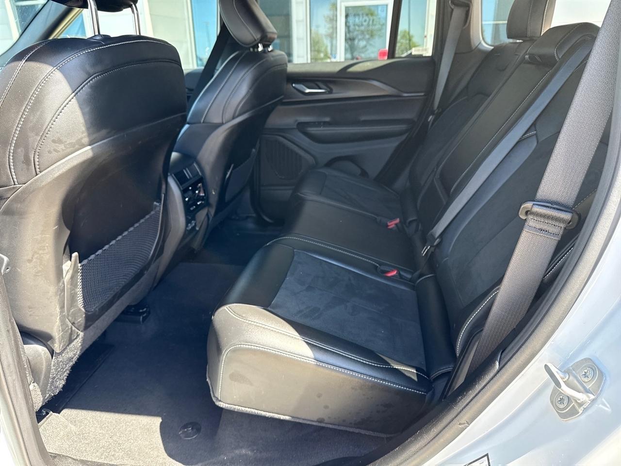 Jeep Grand Cherokee Laredo 4WD 2025