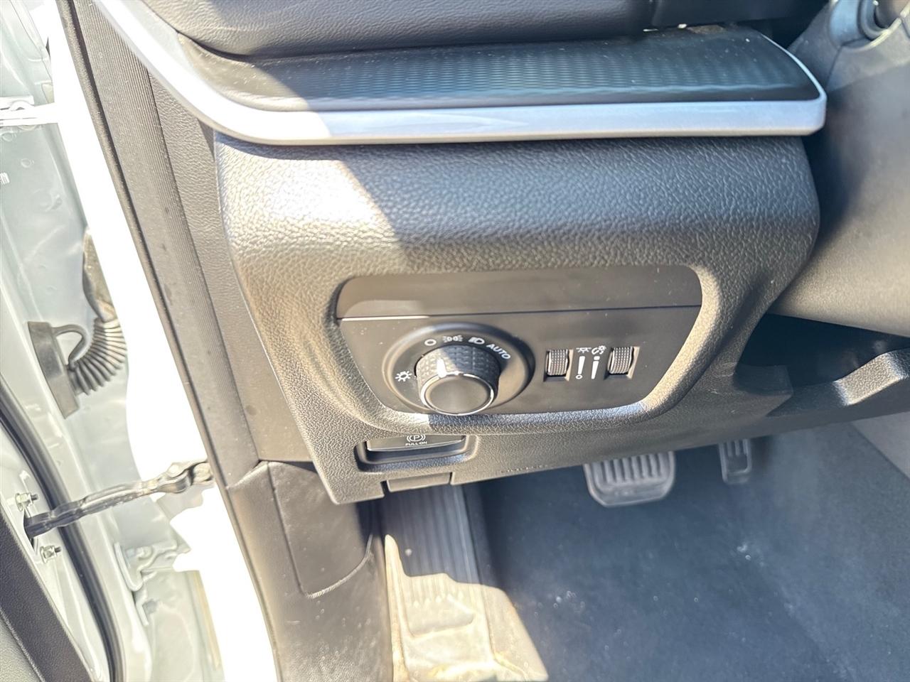 Jeep Grand Cherokee Laredo 4WD 2025