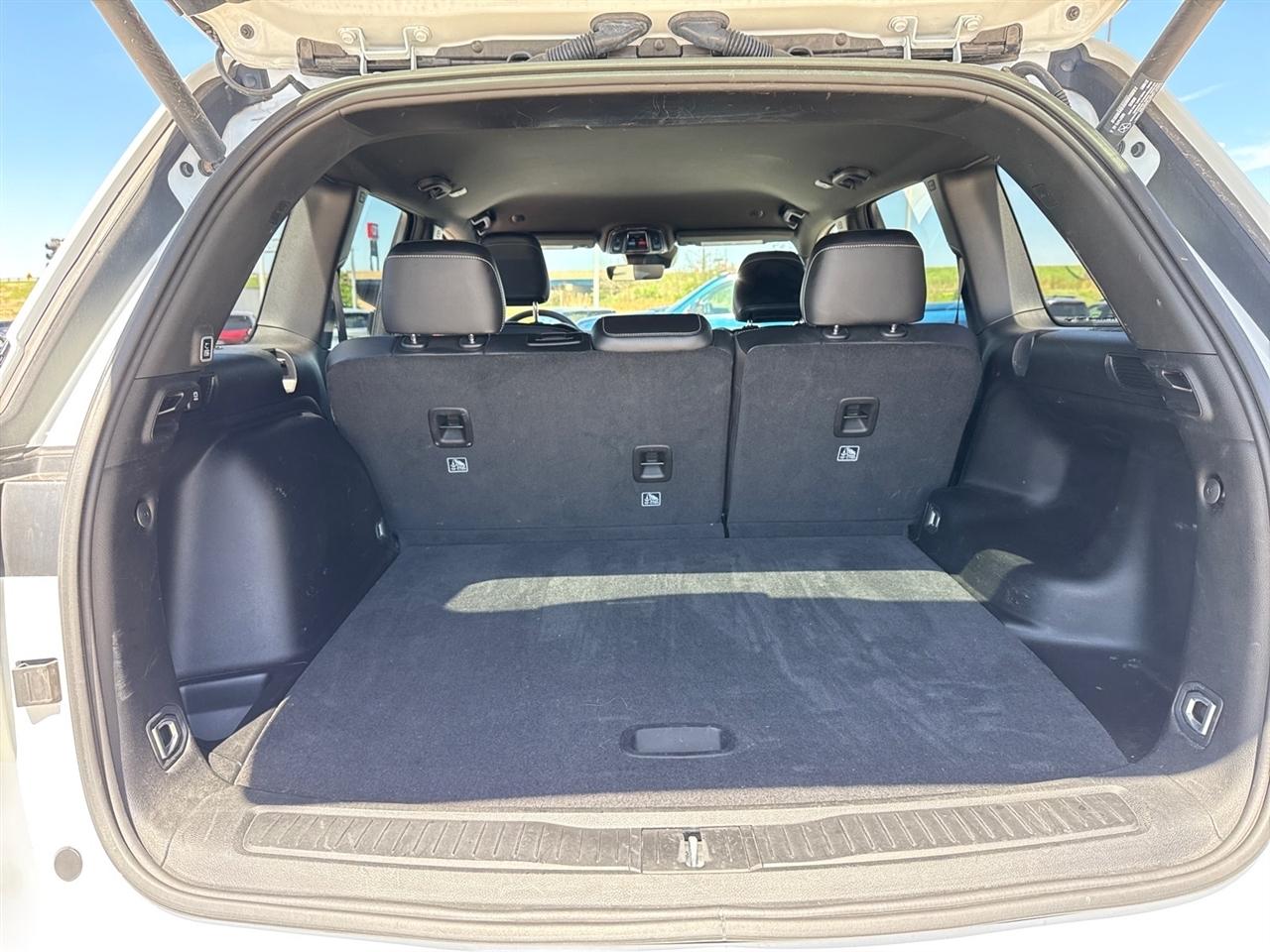 Jeep Grand Cherokee Laredo 4WD 2025