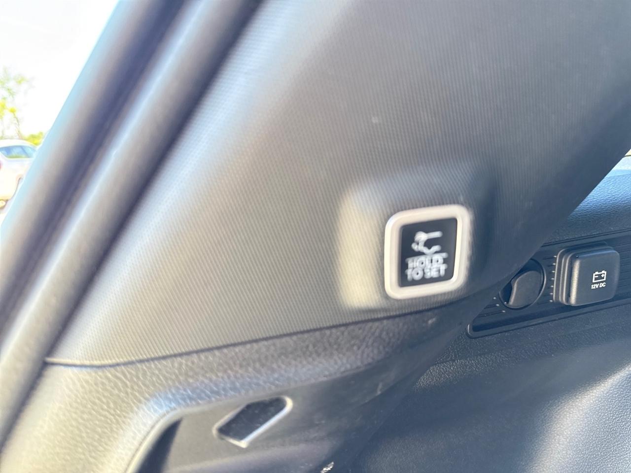 Jeep Grand Cherokee Laredo 4WD 2025