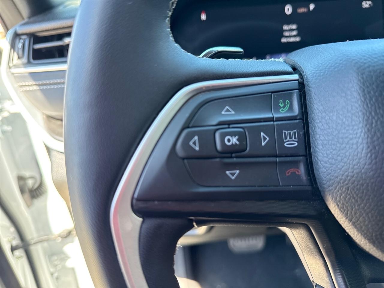 Jeep Grand Cherokee Laredo 4WD 2025