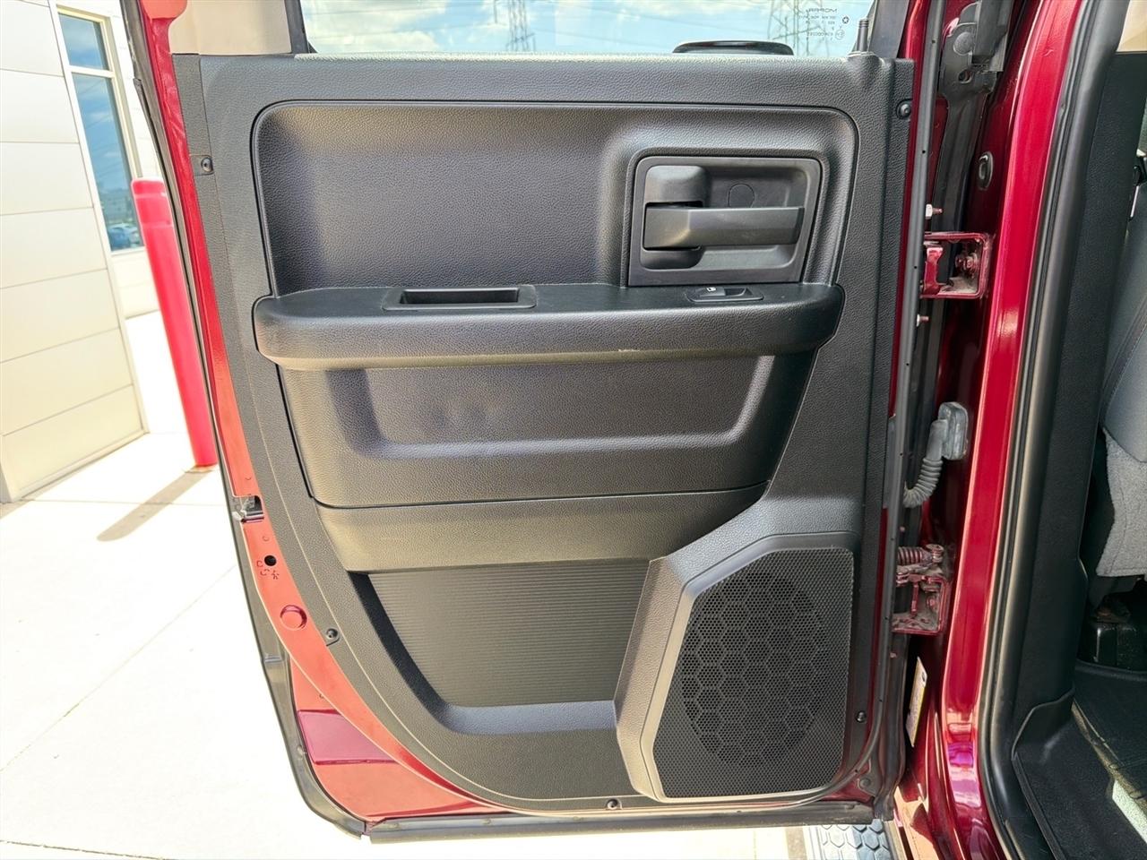 RAM 1500 Tradesman Quad Cab 4WD 2018