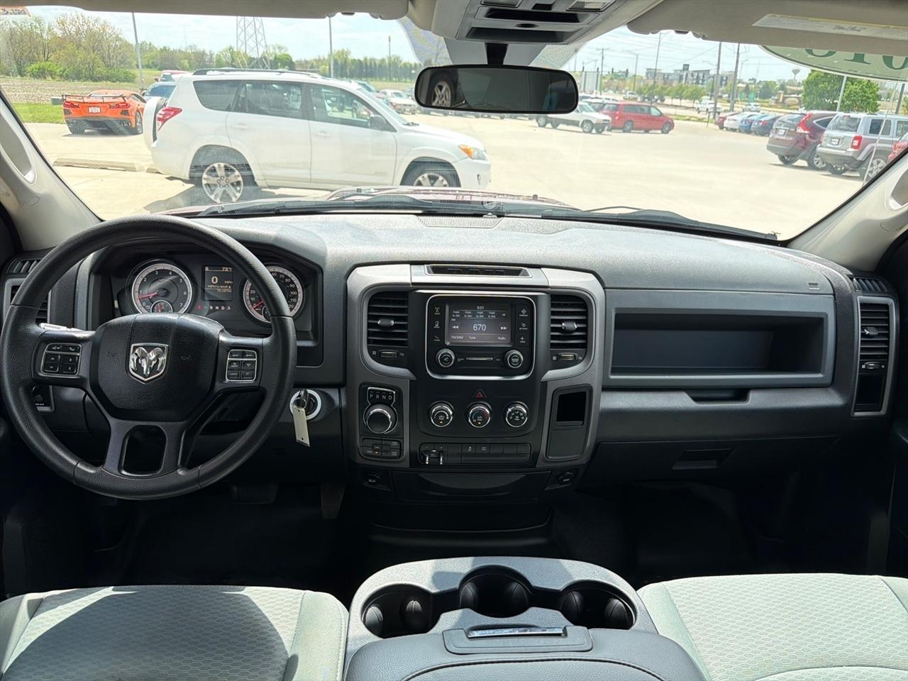 RAM 1500 Tradesman Quad Cab 4WD 2018
