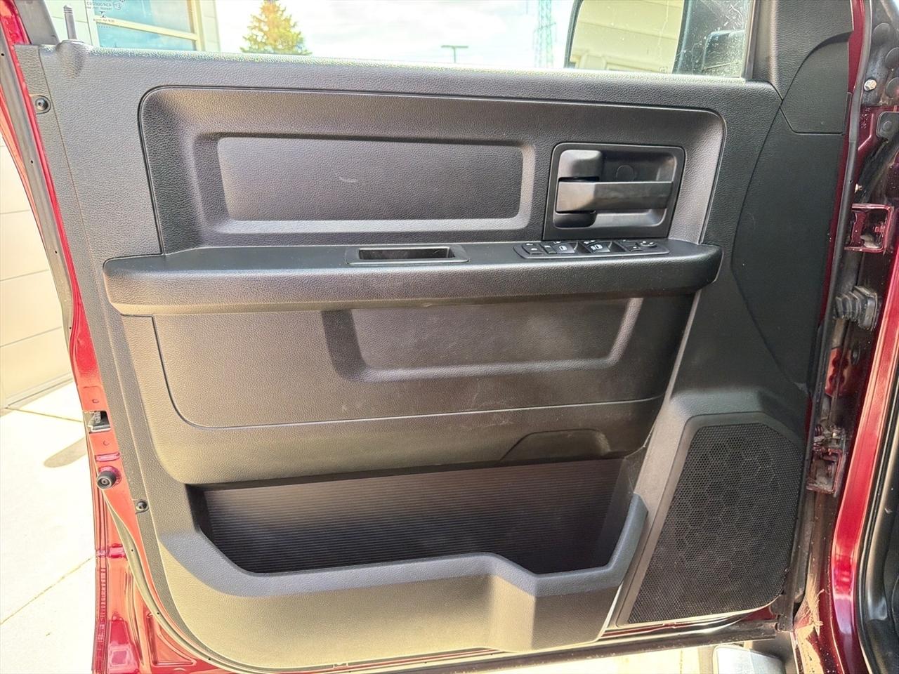 RAM 1500 Tradesman Quad Cab 4WD 2018