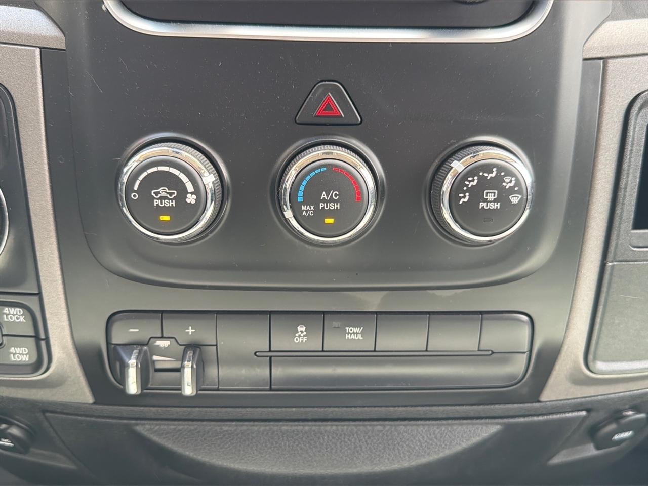 RAM 1500 Tradesman Quad Cab 4WD 2018