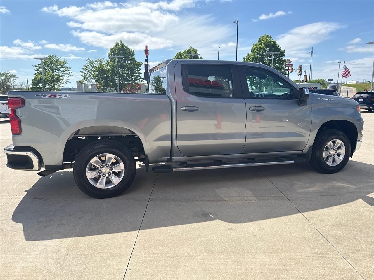 Chevrolet Silverado 1500 LT Crew Cab 4WD 2026