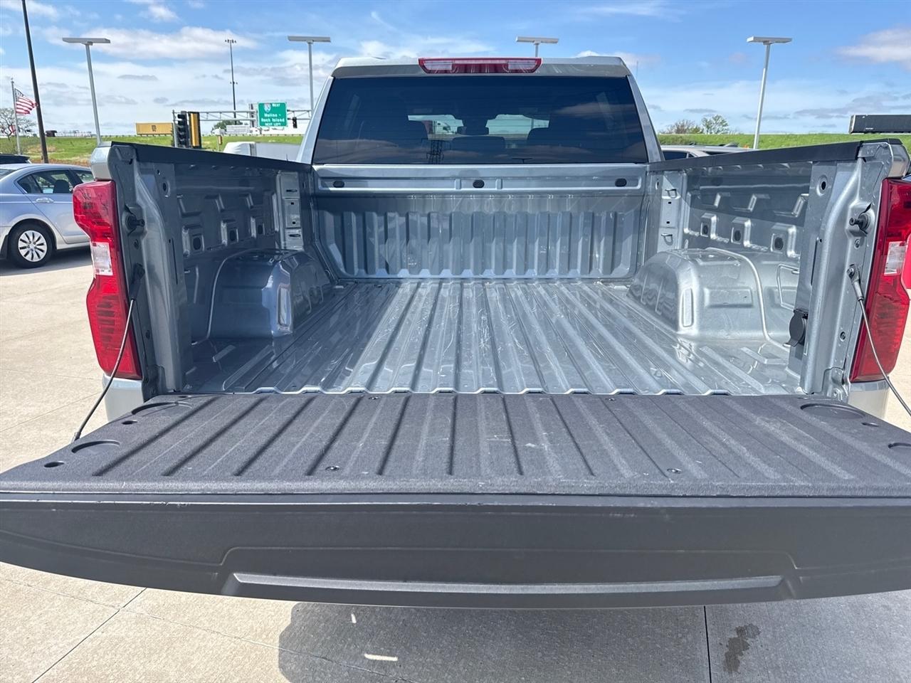 Chevrolet Silverado 1500 LT Crew Cab 4WD 2026