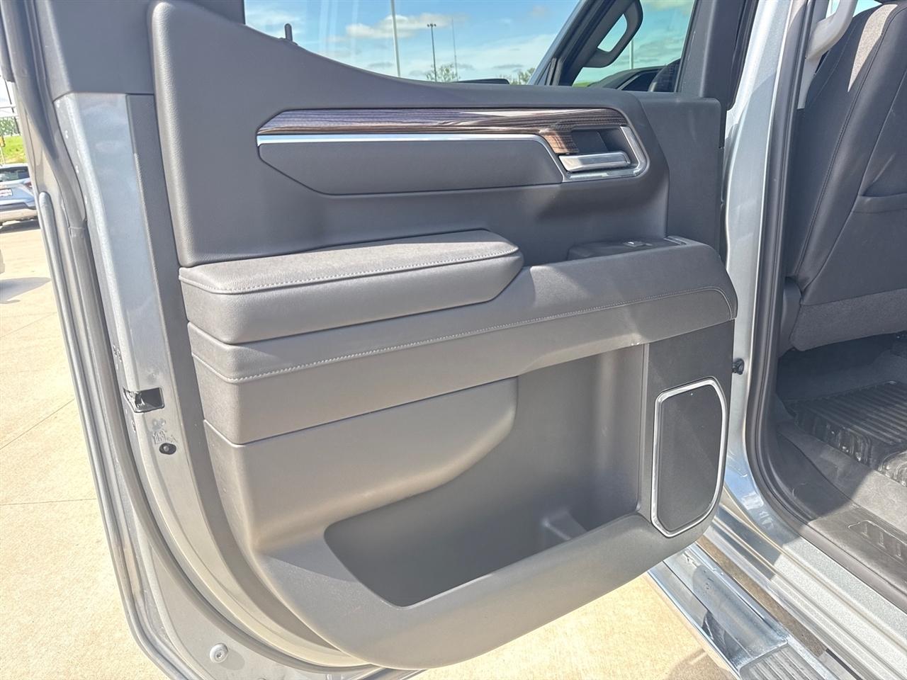 Chevrolet Silverado 1500 LT Crew Cab 4WD 2026