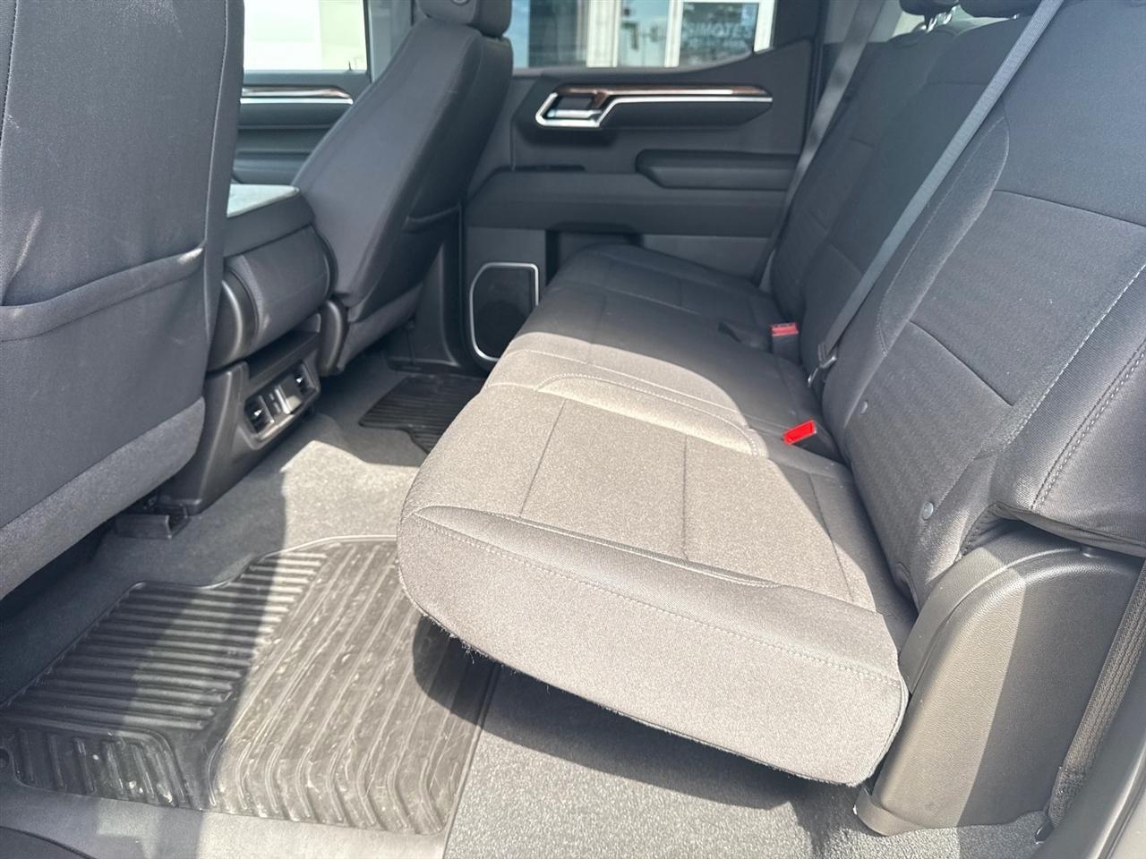 Chevrolet Silverado 1500 LT Crew Cab 4WD 2026