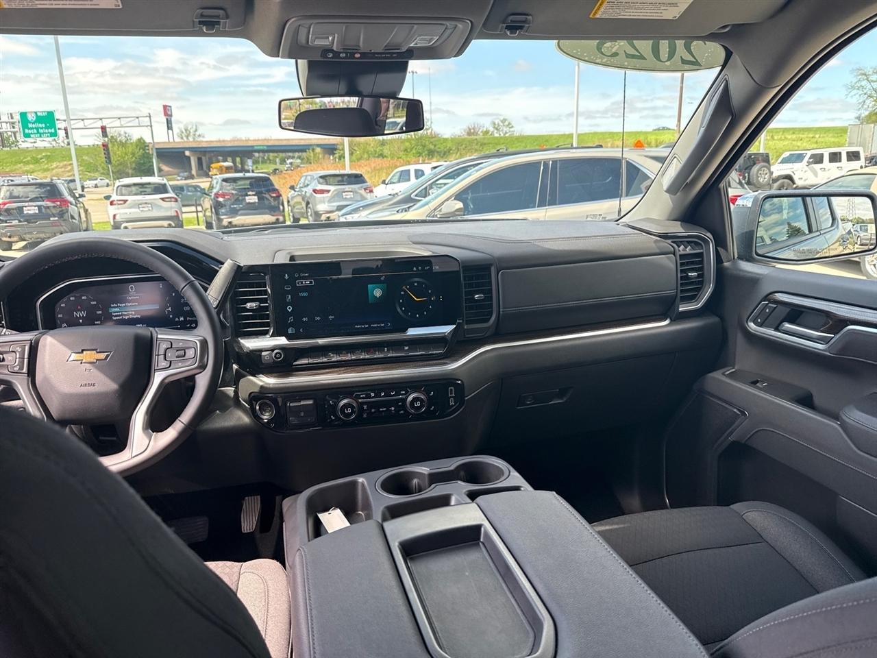 Chevrolet Silverado 1500 LT Crew Cab 4WD 2026