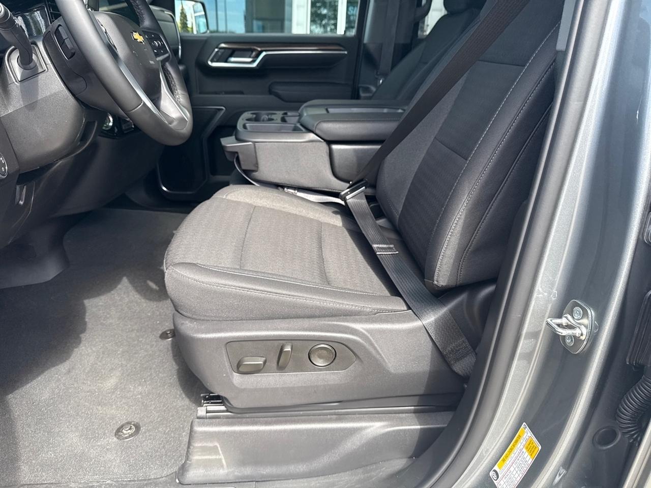 Chevrolet Silverado 1500 LT Crew Cab 4WD 2026