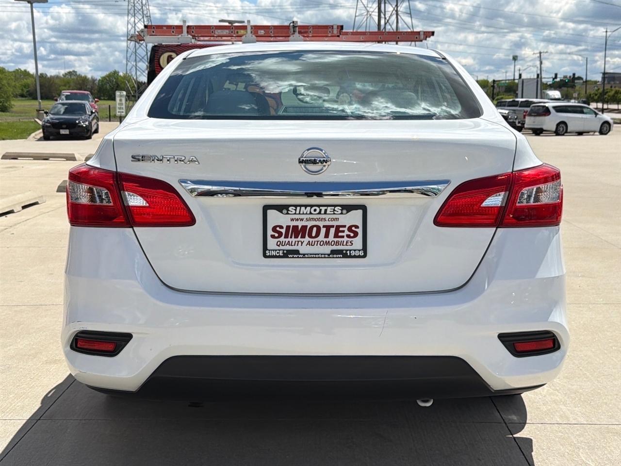 Nissan Sentra S 2016