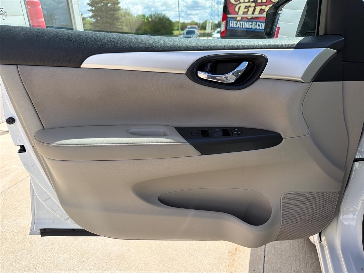 Nissan Sentra S 2016