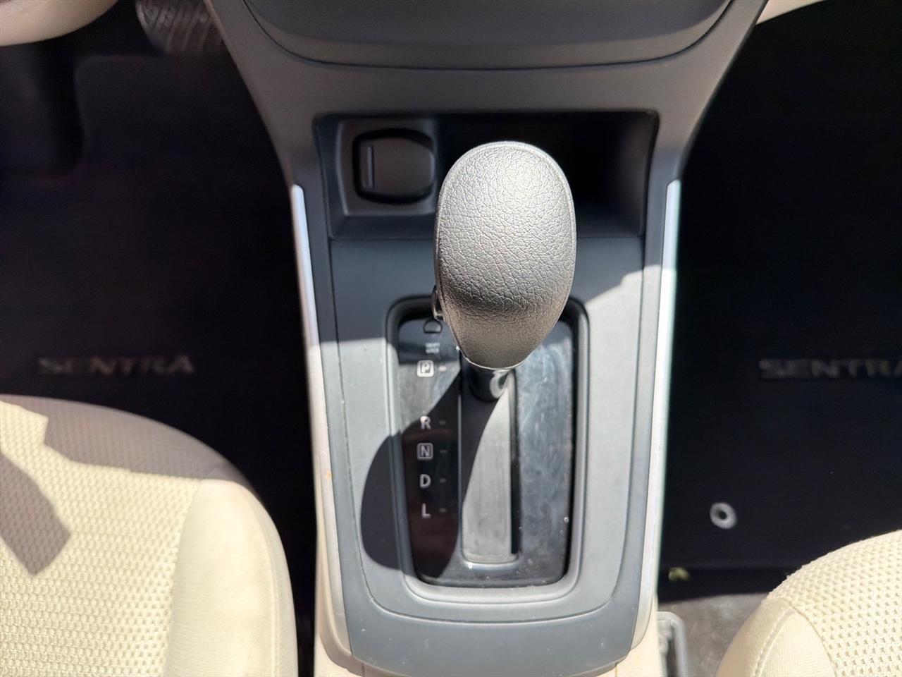 Nissan Sentra S 2016