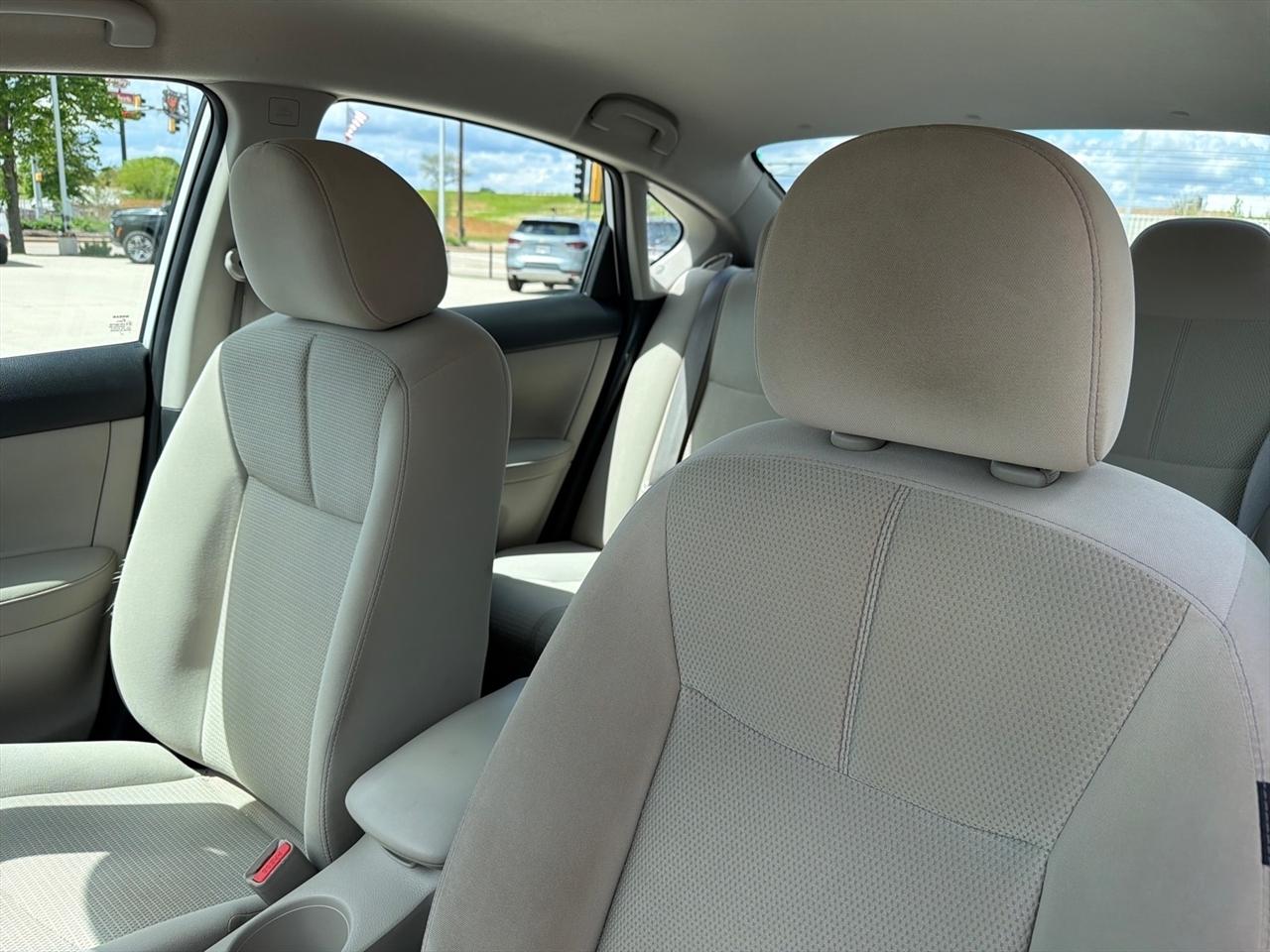 Nissan Sentra S 2016