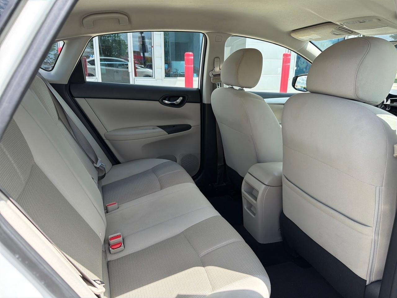 Nissan Sentra S 2016