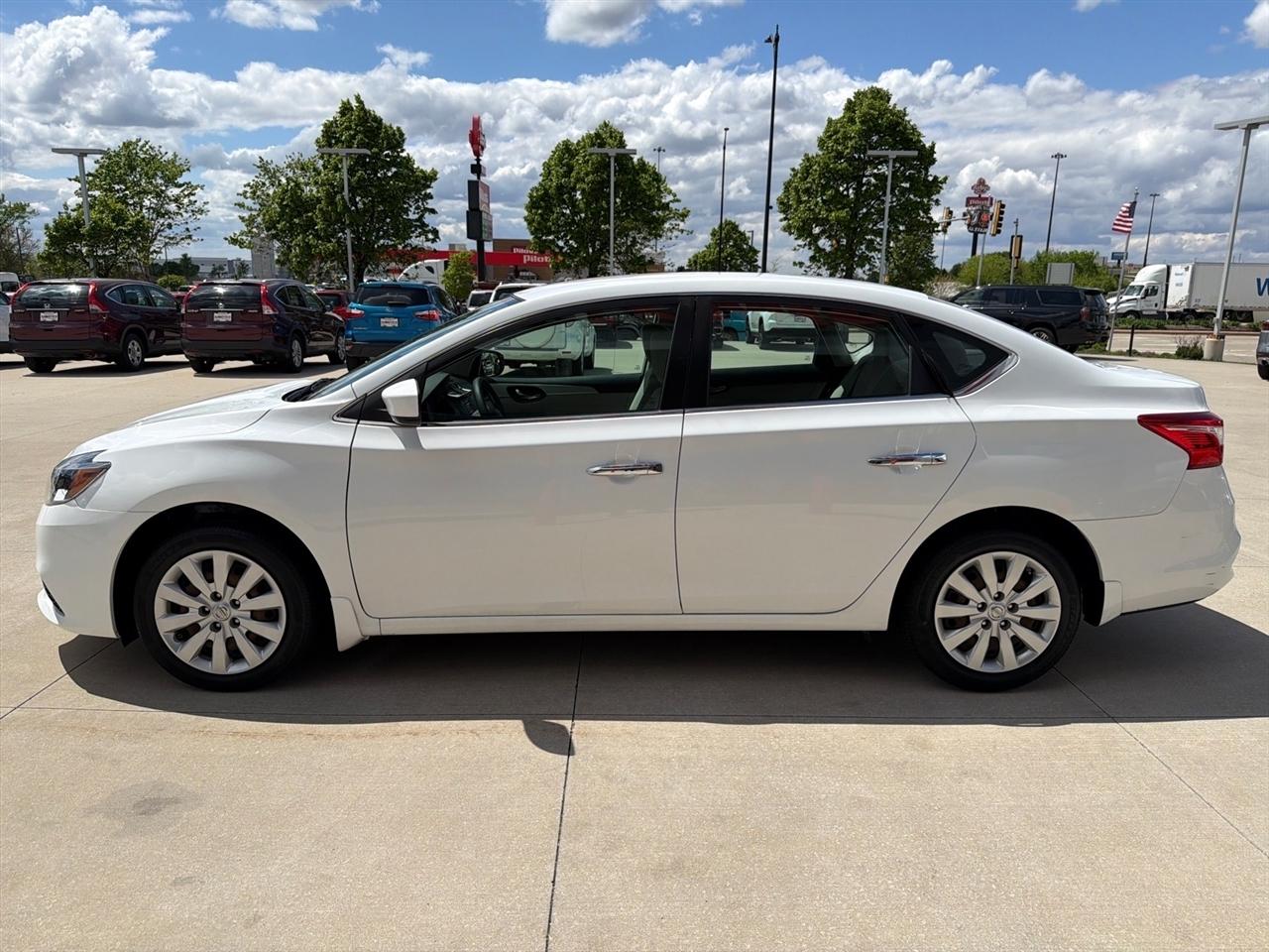 Nissan Sentra S 2016