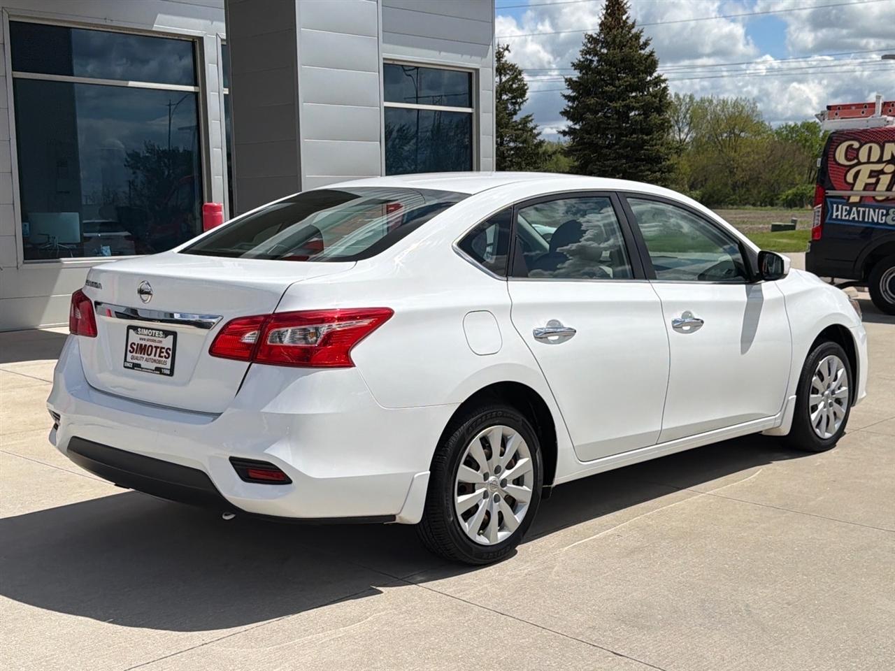 Nissan Sentra S 2016