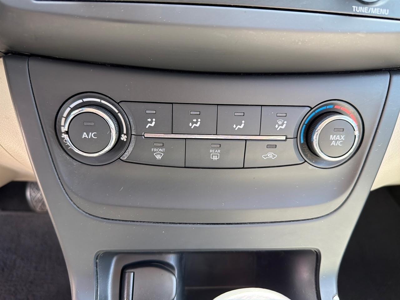 Nissan Sentra S 2016