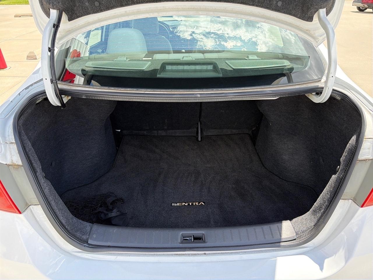 Nissan Sentra S 2016