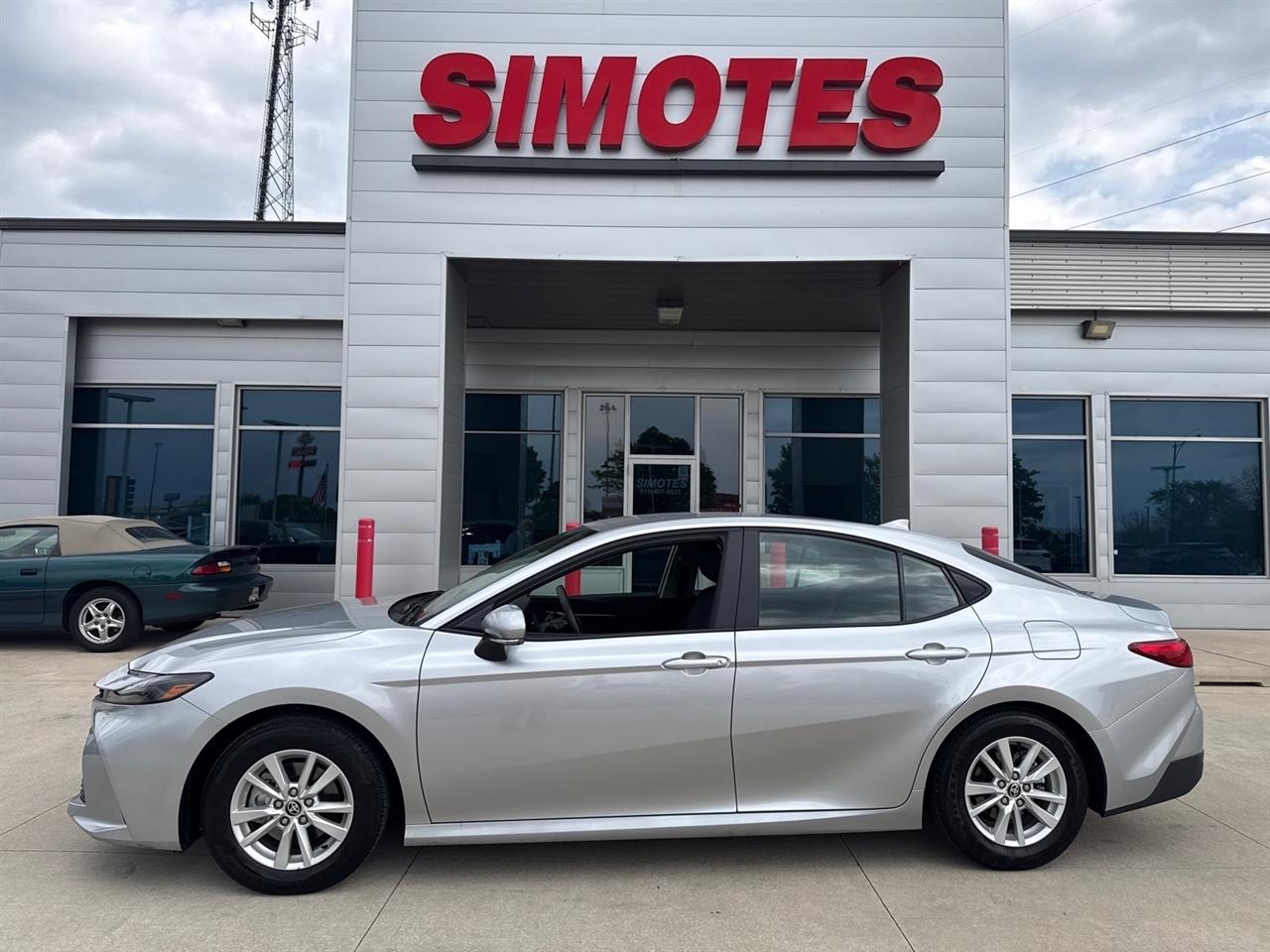 Toyota Camry Hybrid XLE 2026