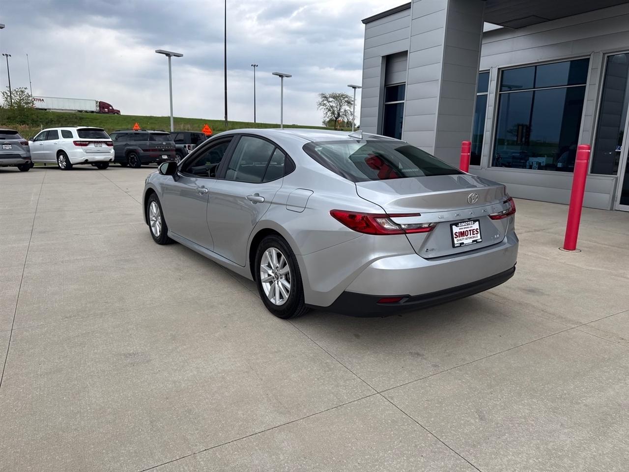 Toyota Camry Hybrid XLE 2026