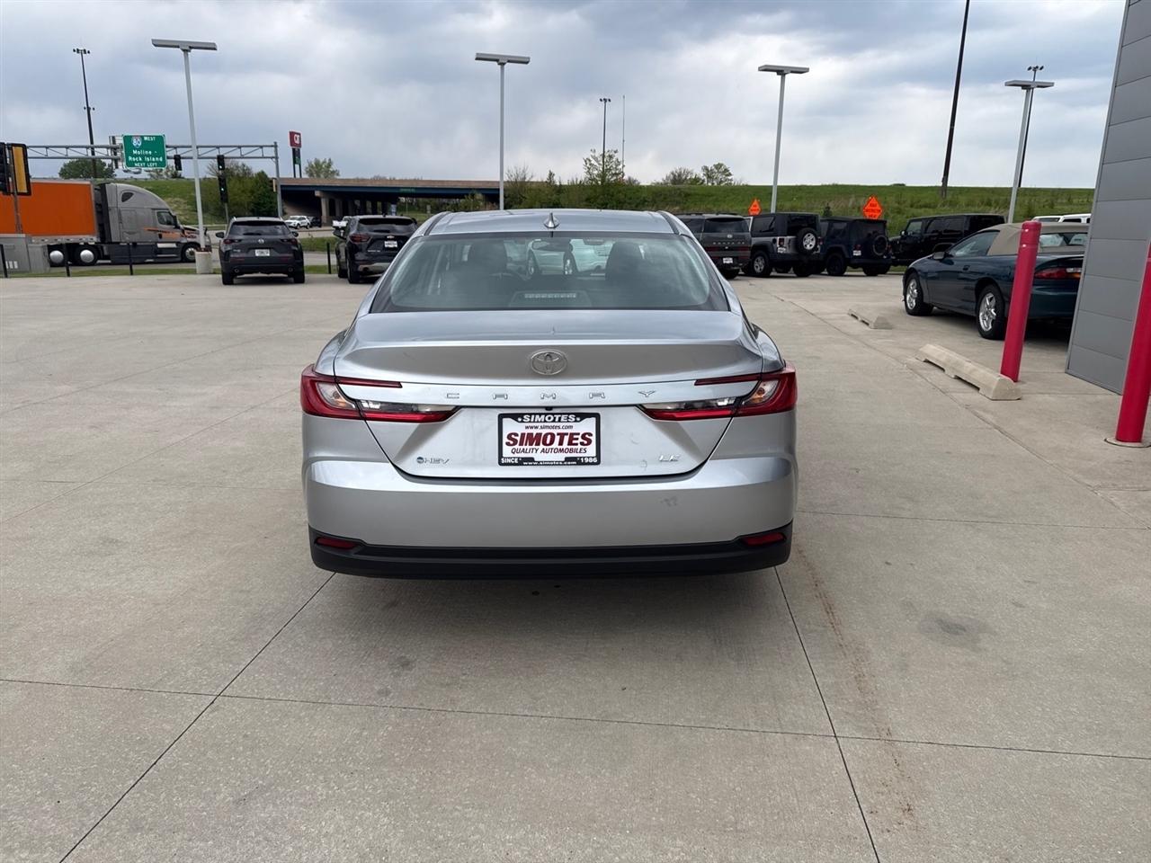 Toyota Camry Hybrid XLE 2026