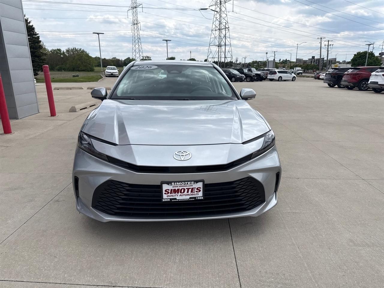 Toyota Camry Hybrid XLE 2026