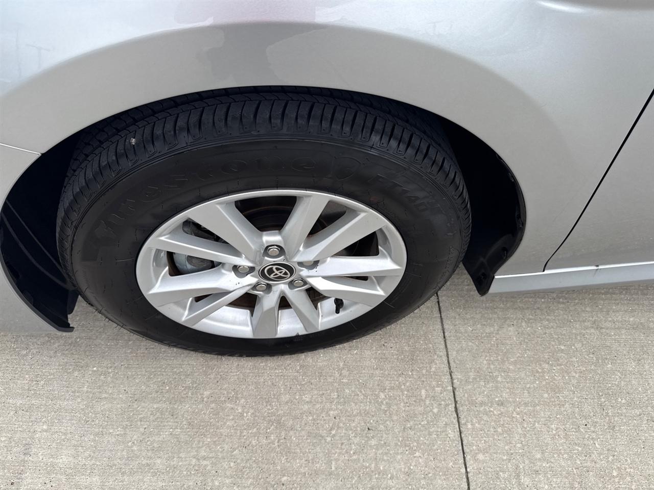 Toyota Camry Hybrid XLE 2026