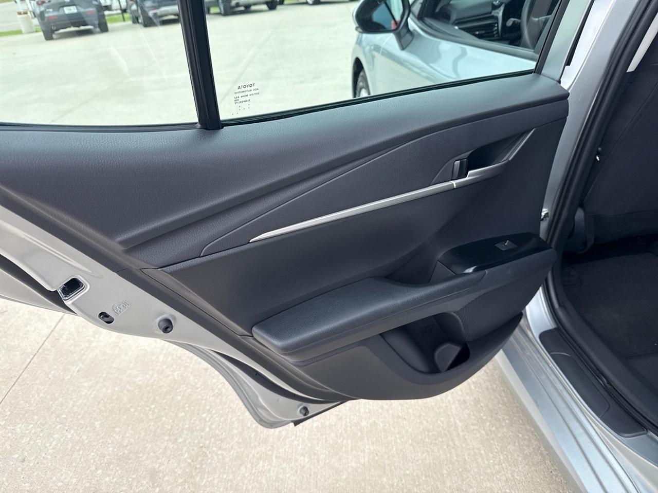 Toyota Camry Hybrid XLE 2026