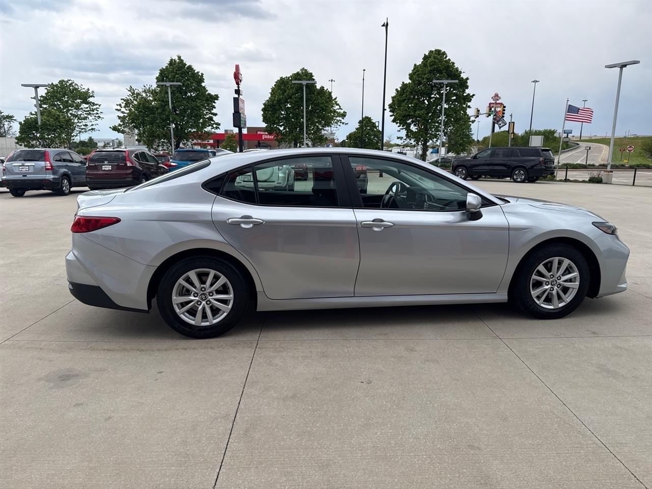 Toyota Camry Hybrid XLE 2026