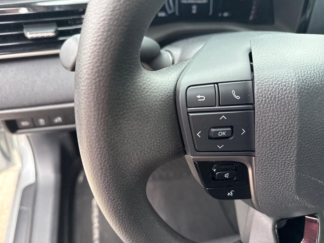 Toyota Camry Hybrid XLE 2026