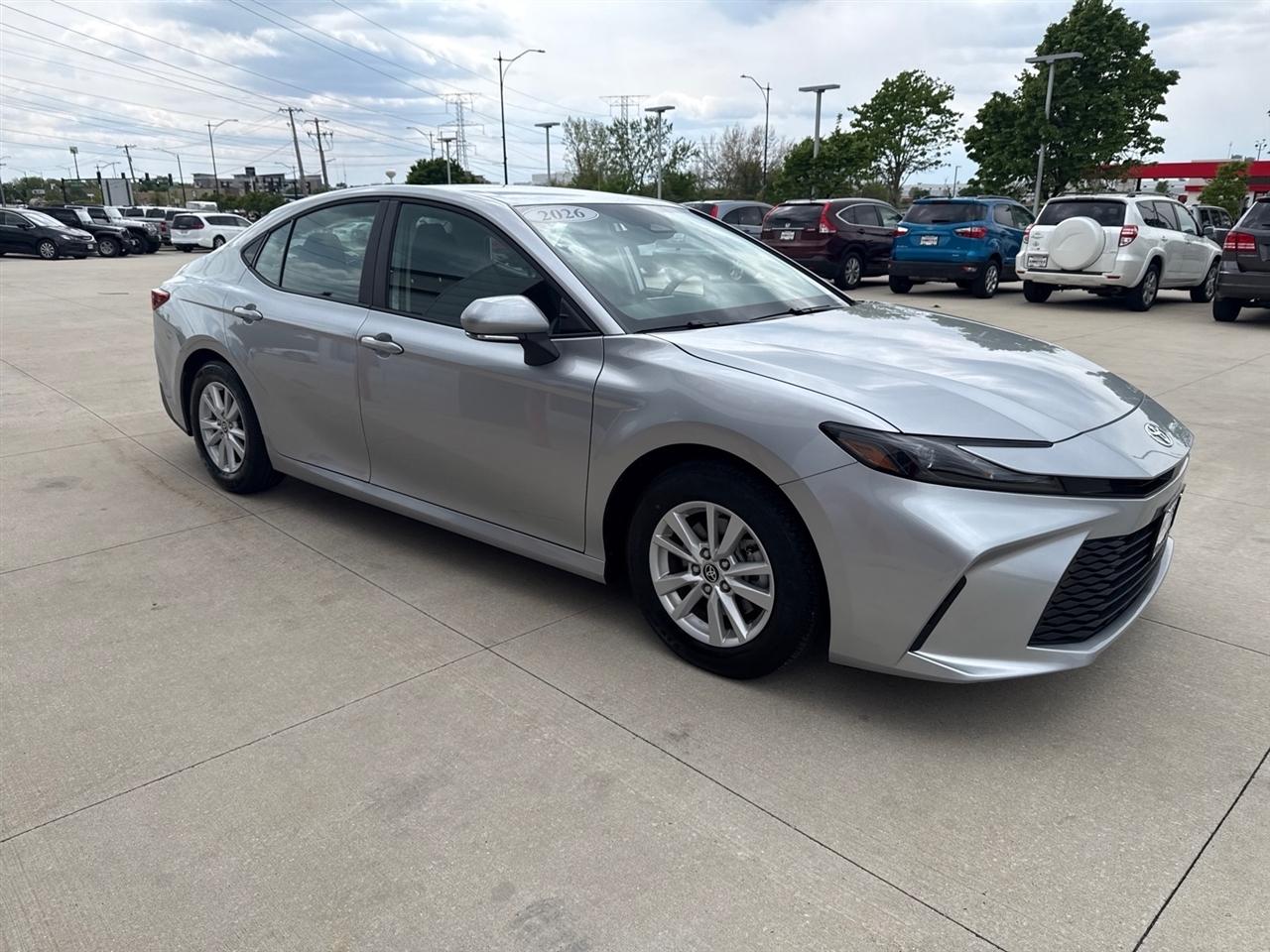 Toyota Camry Hybrid XLE 2026