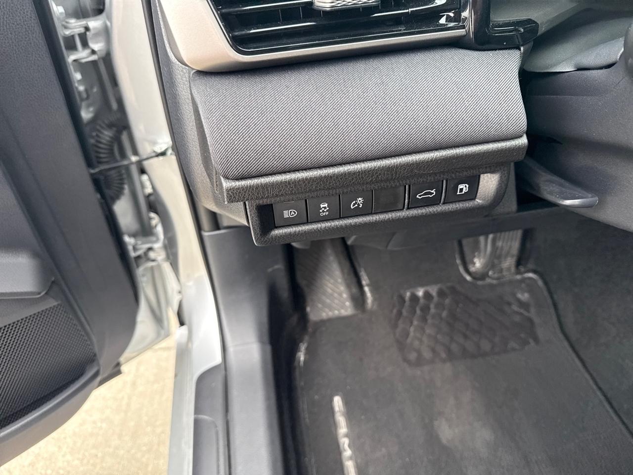 Toyota Camry Hybrid XLE 2026