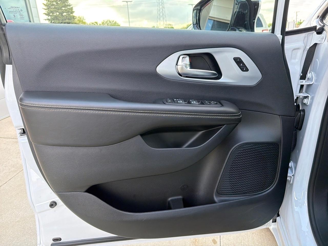 Chrysler Pacifica Limited 2026