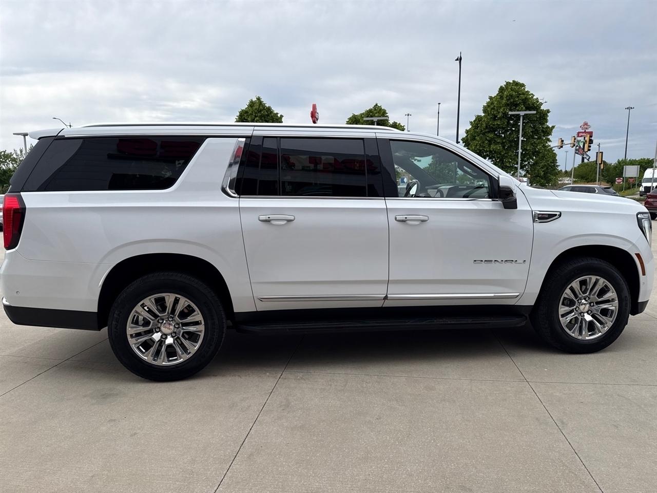 GMC Yukon XL Denali 4WD 2025