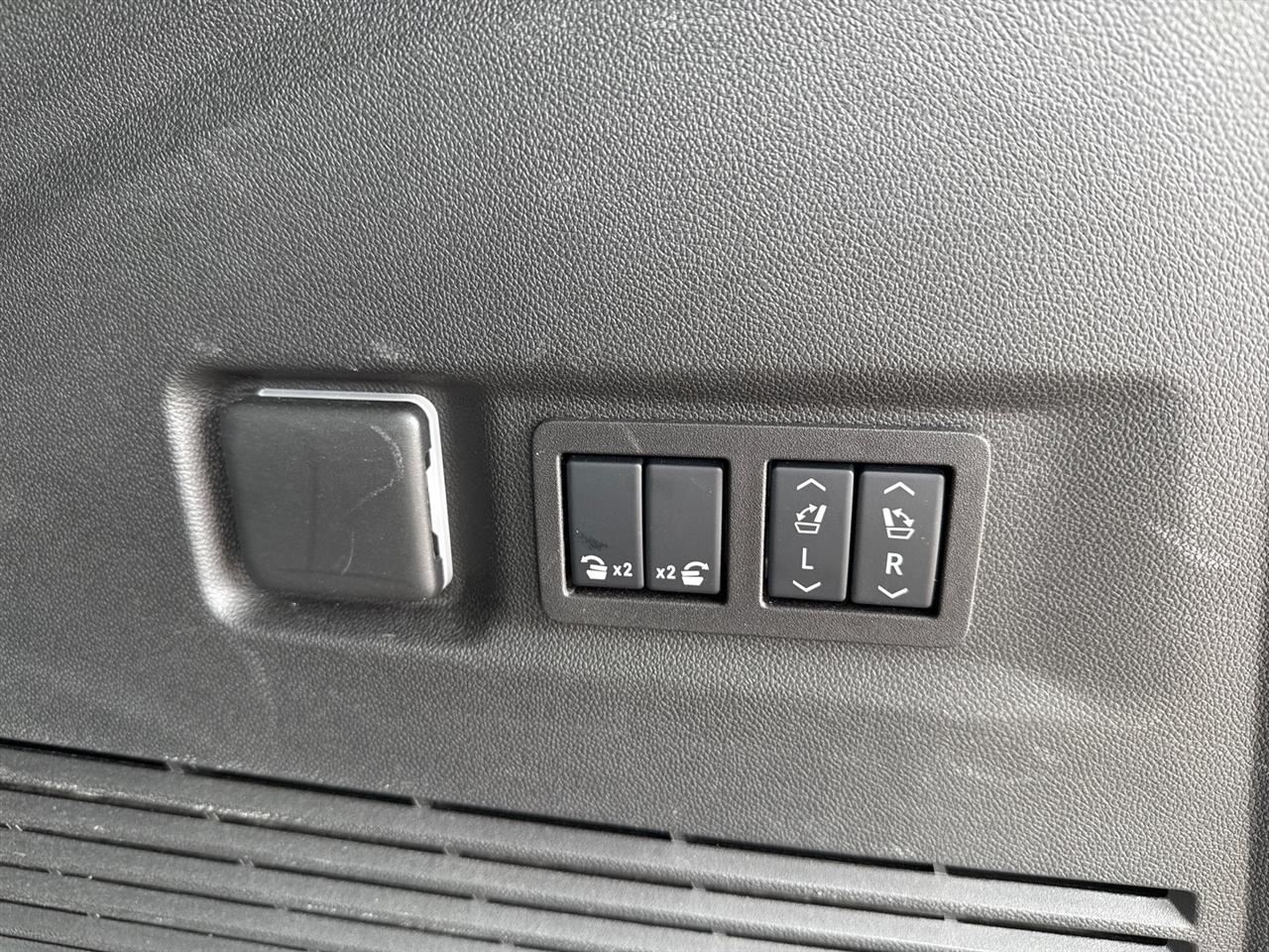 GMC Yukon XL Denali 4WD 2025