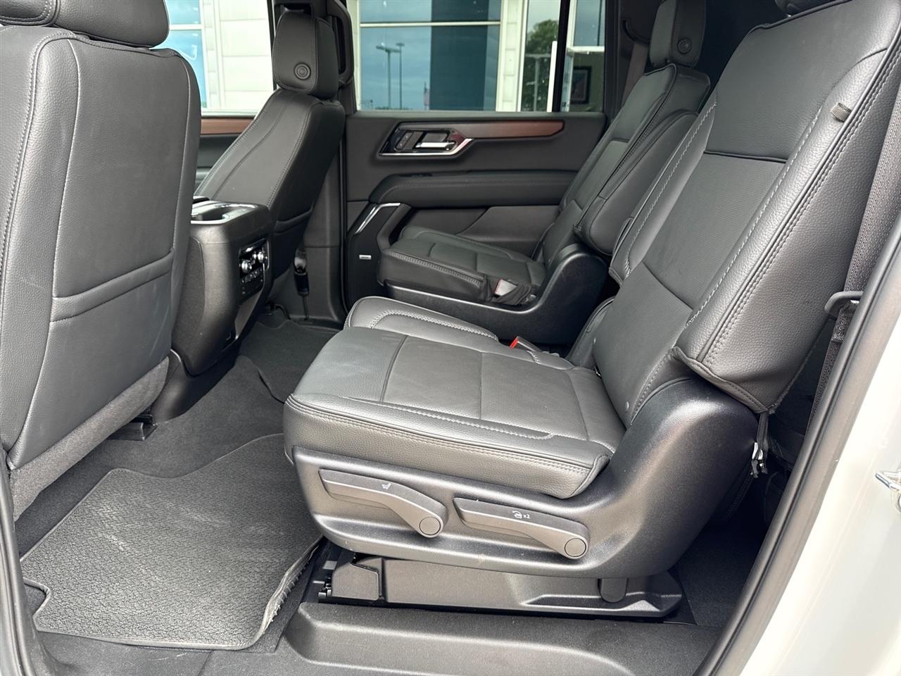 GMC Yukon XL Denali 4WD 2025