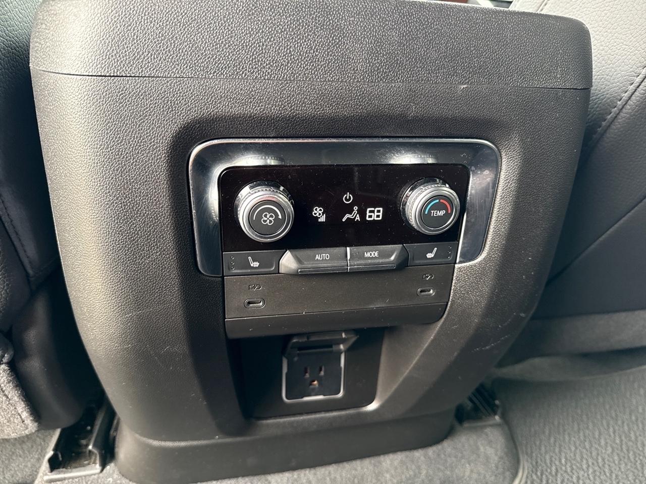 GMC Yukon XL Denali 4WD 2025